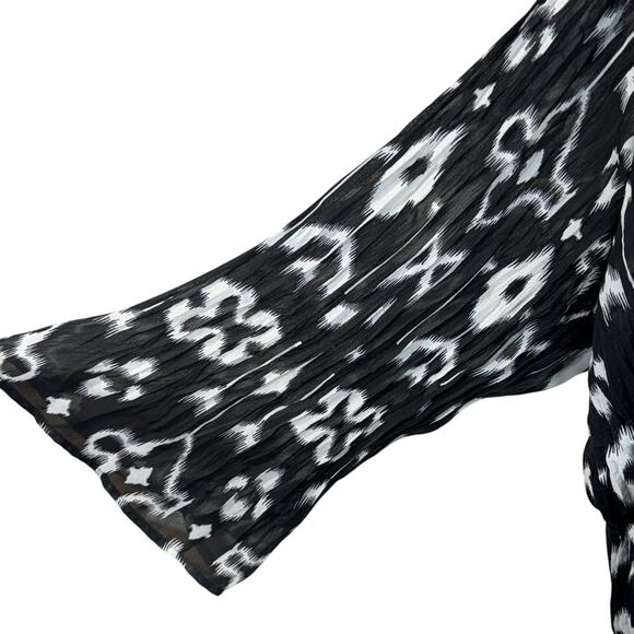Maggie Barnes 1X-Large Top Button-Up Semi-Sheer 3/4 Sleeve V-Neck Crinkle Collar - Picture 3 of 9